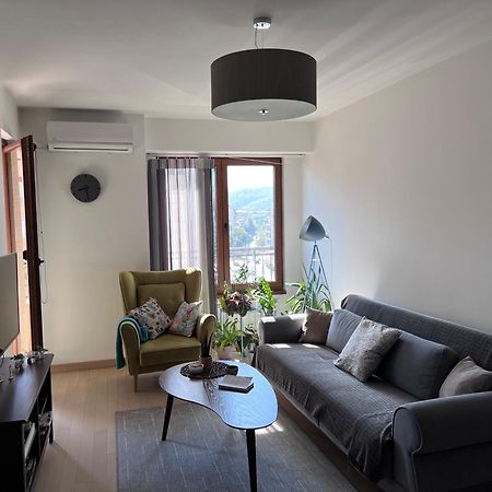 Modern Flatiron Apartment, Skopje Center Екстер'єр фото