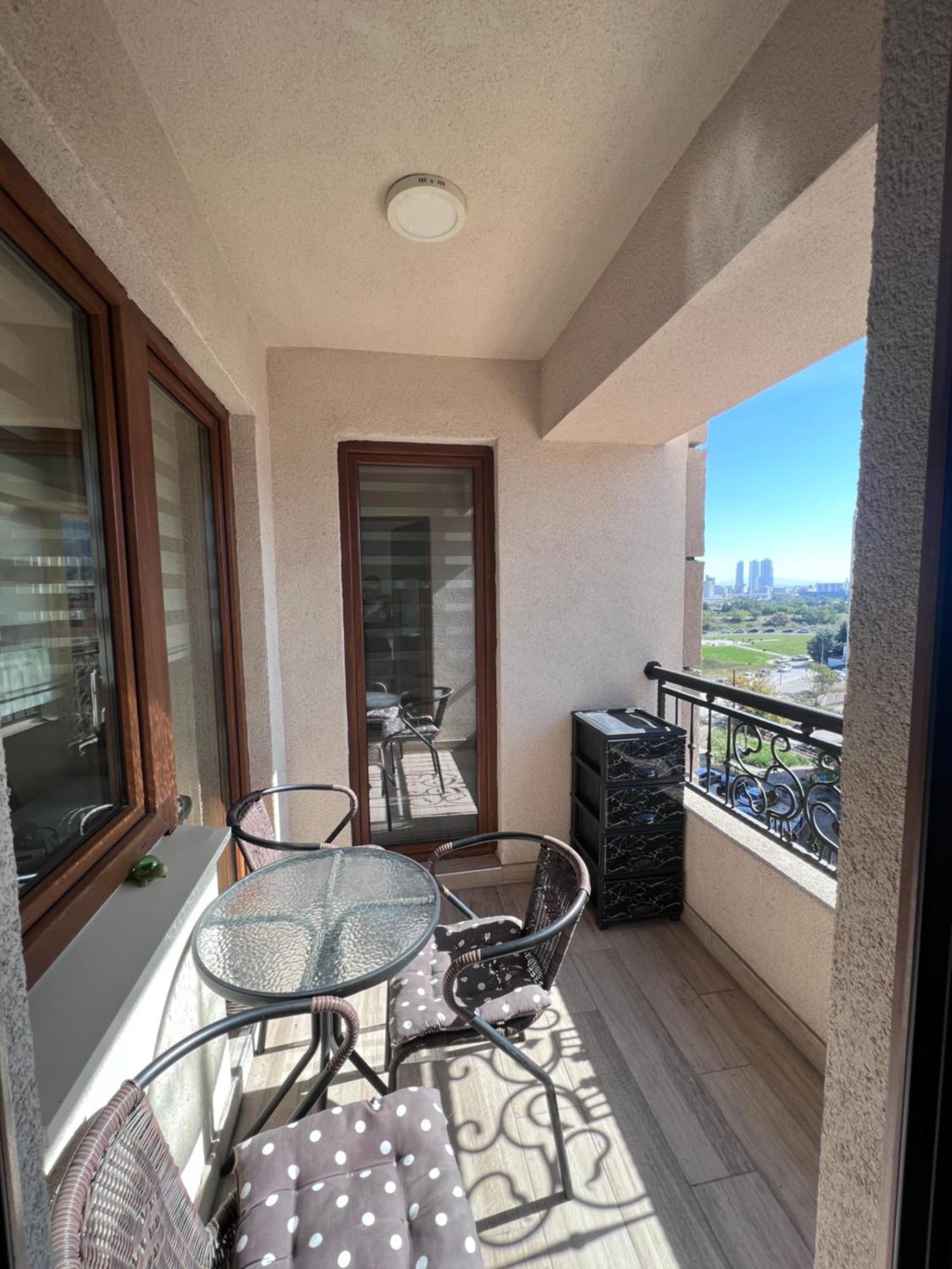 Modern Flatiron Apartment, Skopje Center Екстер'єр фото