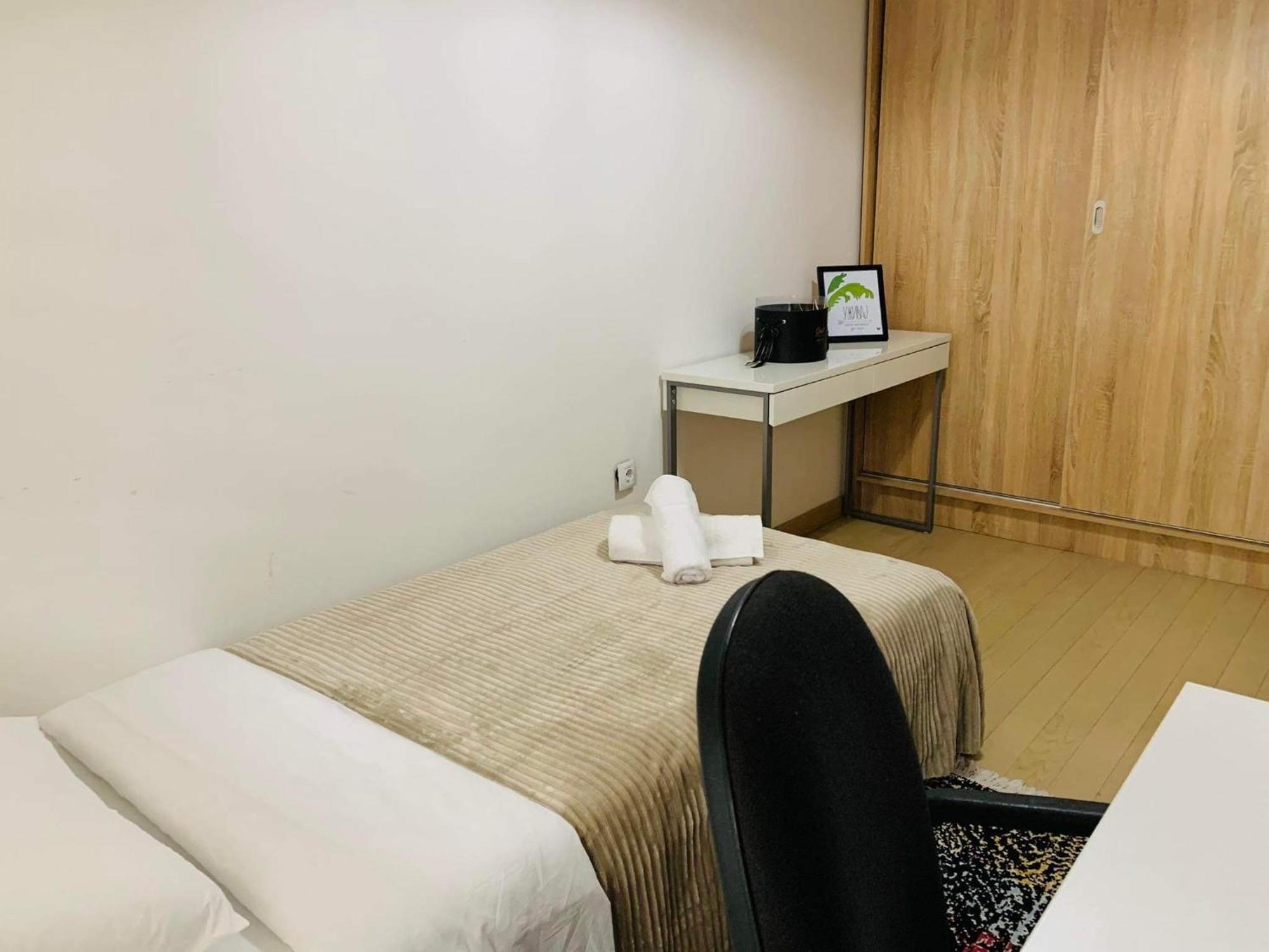 Modern Flatiron Apartment, Skopje Center Екстер'єр фото